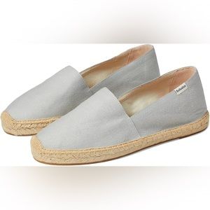 Lightly used, wear only shown on sole of shoes. So comfortable!